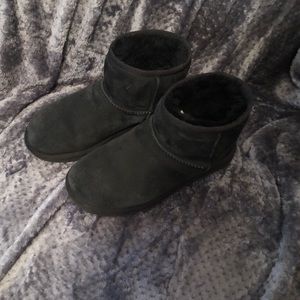 Womens Black Suede Mini Uggs Size 7 Normal Wear
